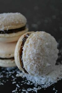 Macaron au sucre cuit et noix de coco