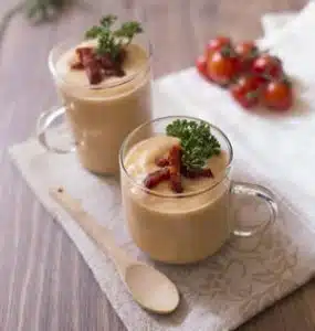 veloute de potimarron chantilly salee aux fruits