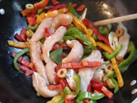 Aiguillettes de poulet aux légumes au Cookeo