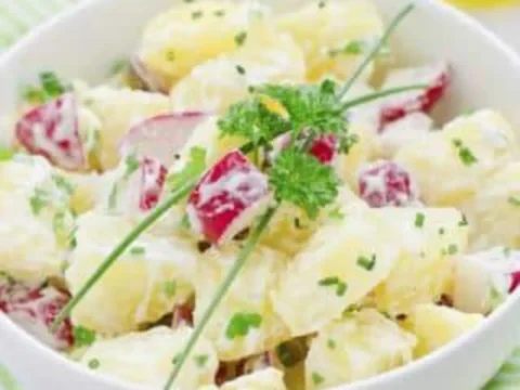 Salade Pomme de Terre Oignon et Œuf