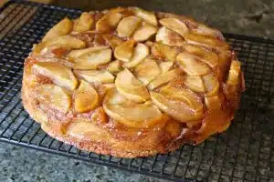 gateau aux pommes caramelisees