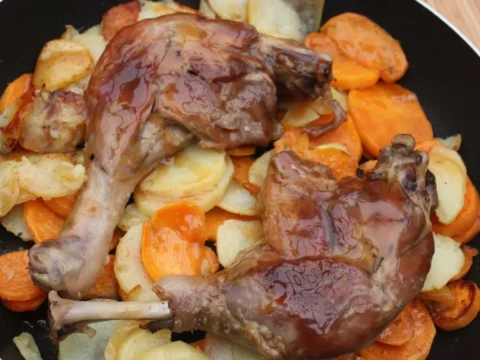 Cuisses de Canard aux Carottes et Pommes de Terre