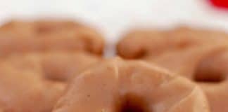 Donuts aux pommes avec glaçage caramel