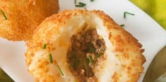Boulettes de pommes de terre farcies avec la viande hachée