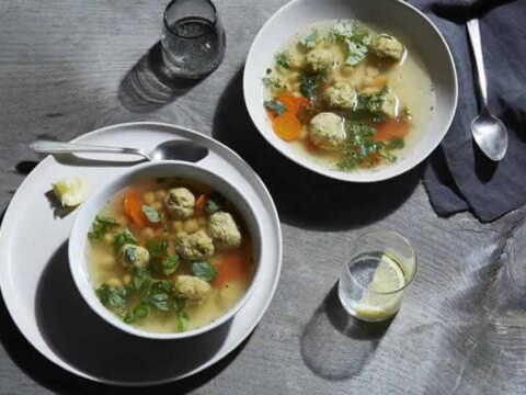 Boulettes de poulet à la soupe des pois chiches