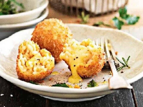 Boulettes de riz farcies avec la mozzarella