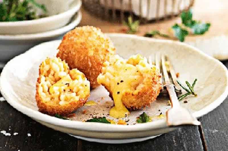 Boulettes de riz farcies avec la mozzarella