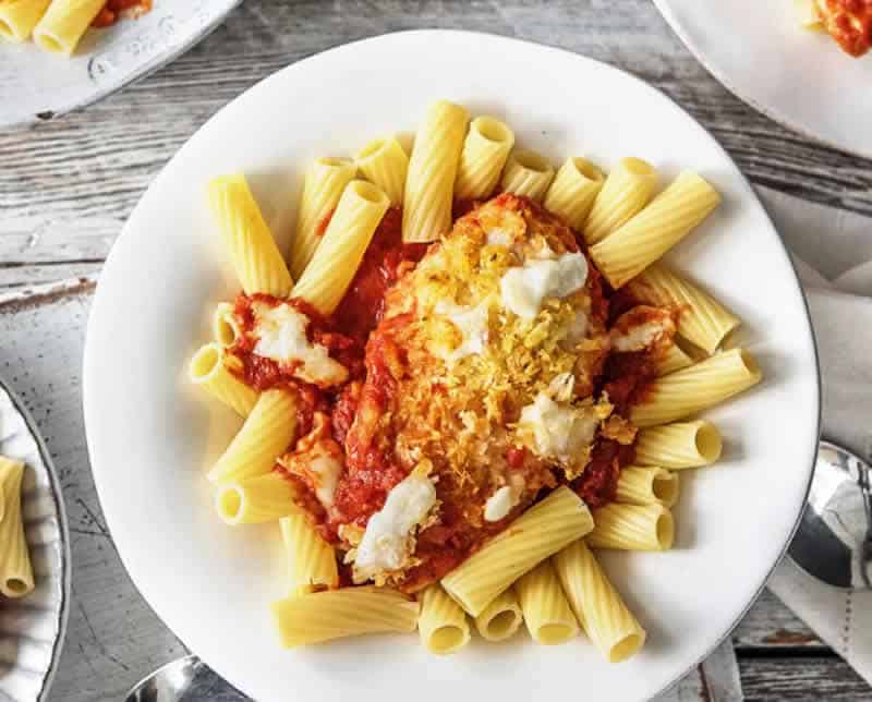 Poulet aux pâtes tomate et Parmesan