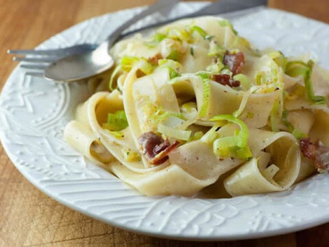 Tagliatelles aux poireaux et lardons cookeo