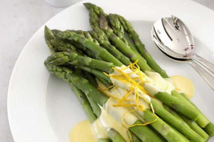 Asperges à la sauce du fromage blanc cookeo