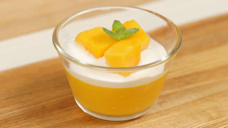 Gelée de la mangue à la crème