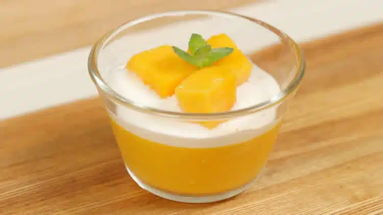 Gelée de la mangue à la crème