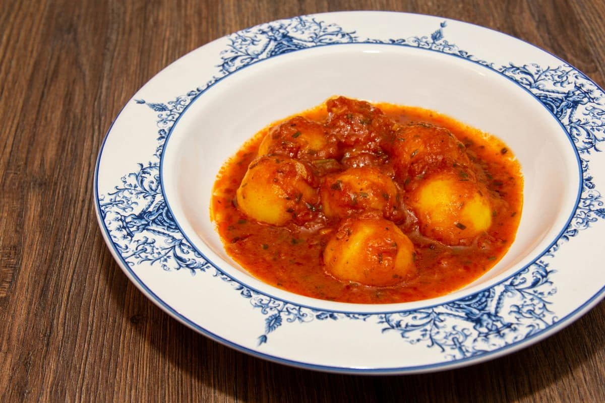 Pommes de terre à l'oignon et sauce tomate cookeo