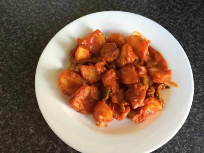 Pommes de terre à l'oignon et sauce tomate cookeo