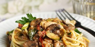 Saucisses et poitrine de poulet aux champignons cookeo