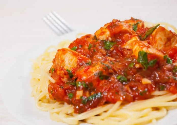 blanc de poulet et sauce tomate au cookeo