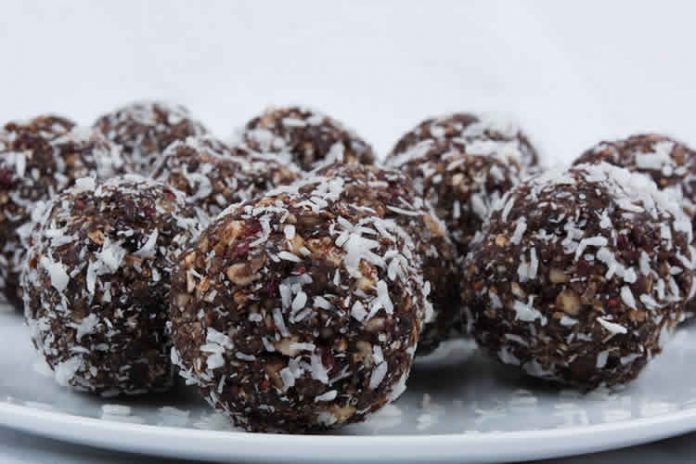 Boules énergisantes aux amandes et dattes avec thermomix