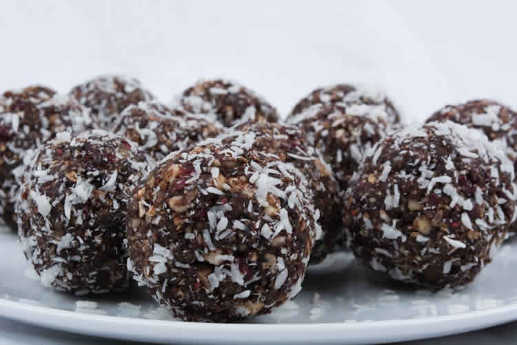 Boules énergisantes aux amandes et dattes avec thermomix