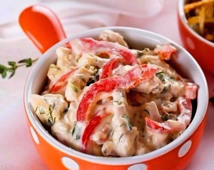 Escalopes de poulet aux poivrons rouges et à la crème