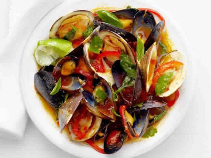 Plat de moules et palourdes