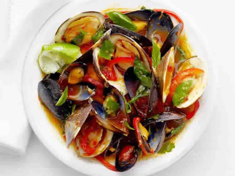 Plat de moules et palourdes