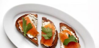Toast au saumon fume et mozzarella