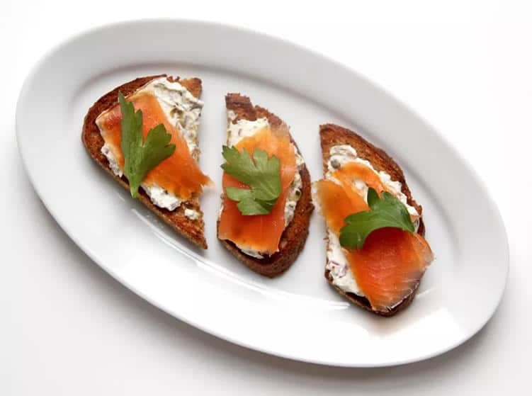 Toast au saumon fume et mozzarella