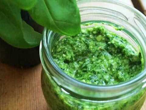 Pesto au basilic en 20 secondes avec thermomix