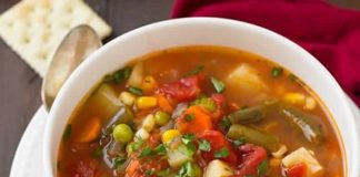 Soupe de legumes coupes en petits des au thermomix