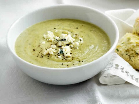 Soupe de courgette ail et fines herbes au thermomix