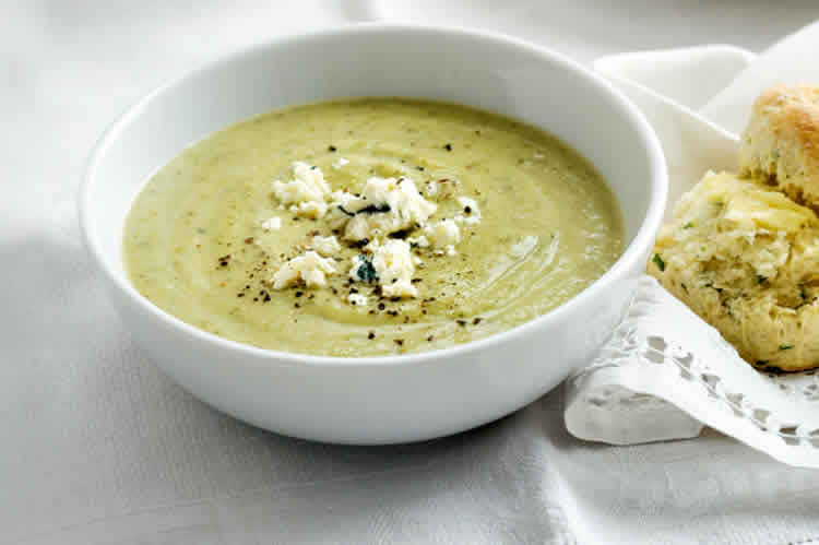 Soupe de courgette ail et fines herbes au thermomix