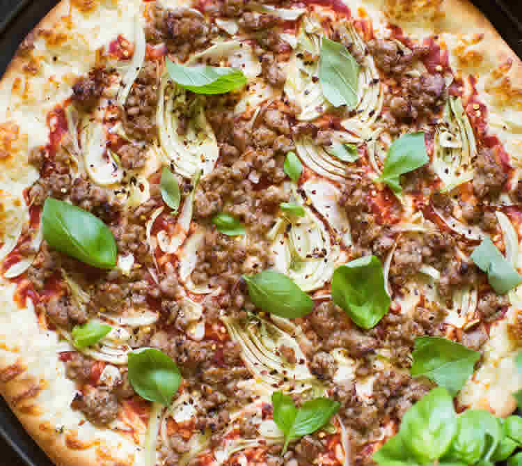 Pizza margherita au fenouil et saucisses
