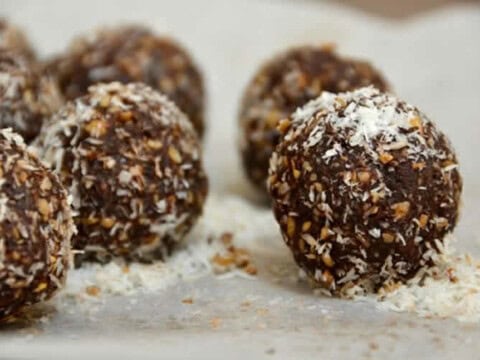 Boules d'énergie sans cuisson aux dattes et cacao au thermomix
