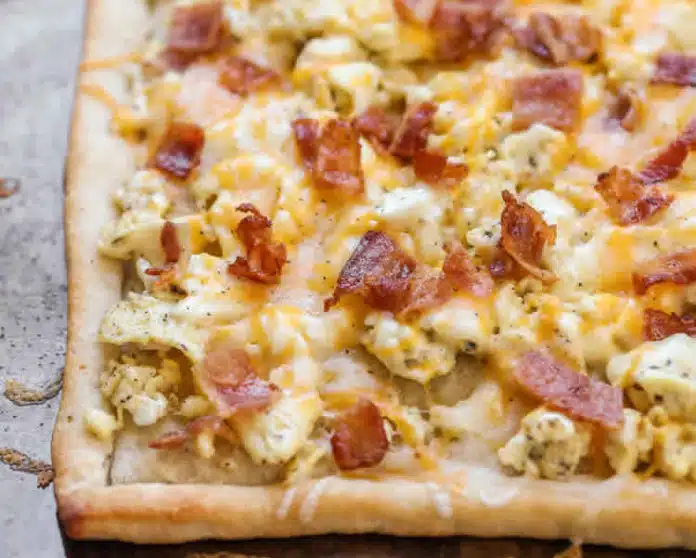 Pizza au bacon et fromage