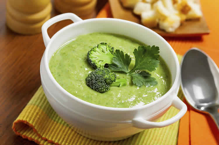 Soupe de brocoli et poireaux