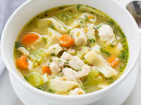 Soupe de poulet aux carottes et nouilles au thermomix