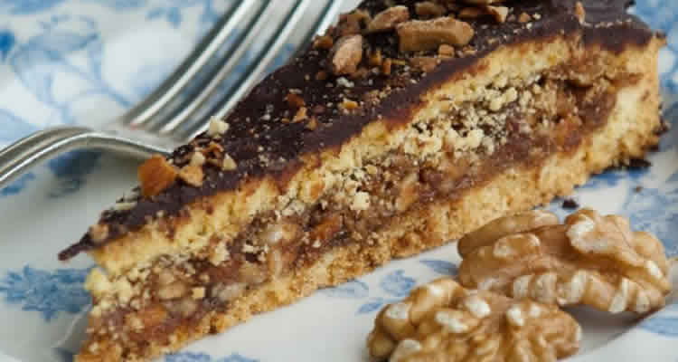 Gâteau au chocolat fourré aux noix