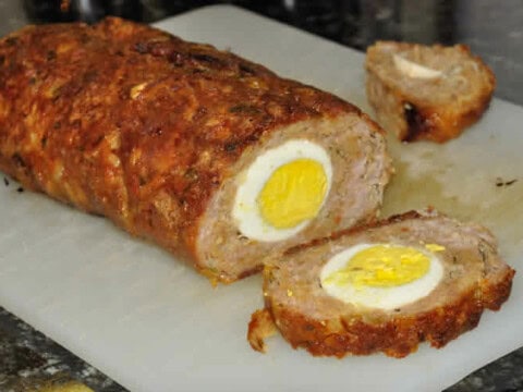 Roulé de viande hachée aux oeufs durs