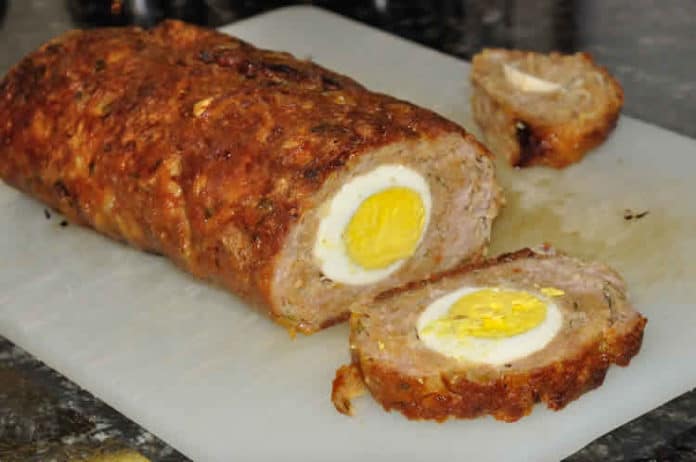 Roulé de viande hachée aux oeufs durs