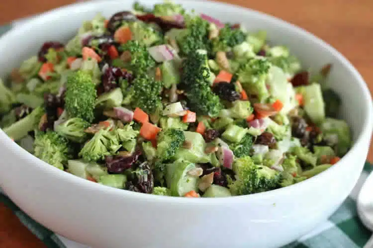 Salade de brocoli aux raisins secs au thermomix