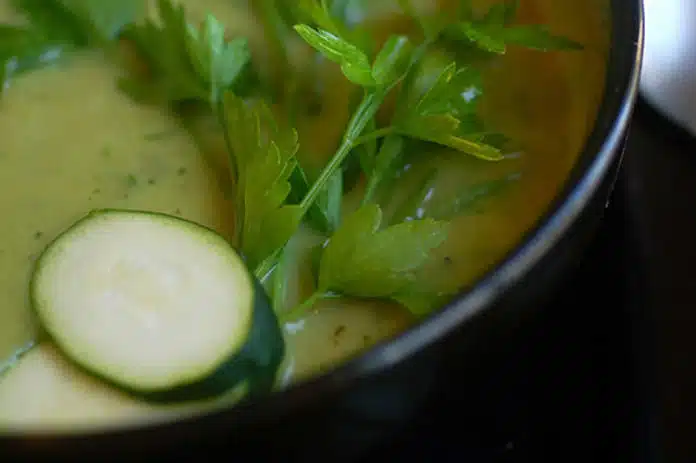 Soupe courgettes et persil au cookeo