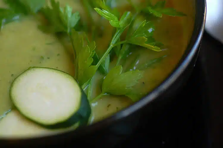 Soupe courgettes et persil au cookeo