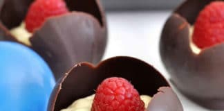 Oeufs au chocolat fourrés à la crème