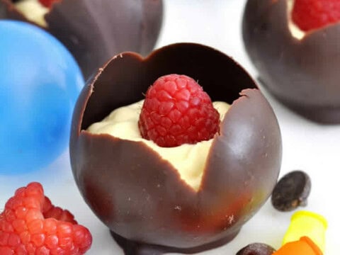Oeufs au chocolat fourrés à la crème