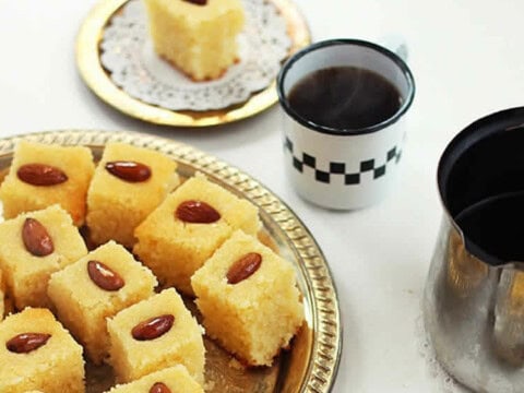 Basboussa - gâteau de semoule au sirop