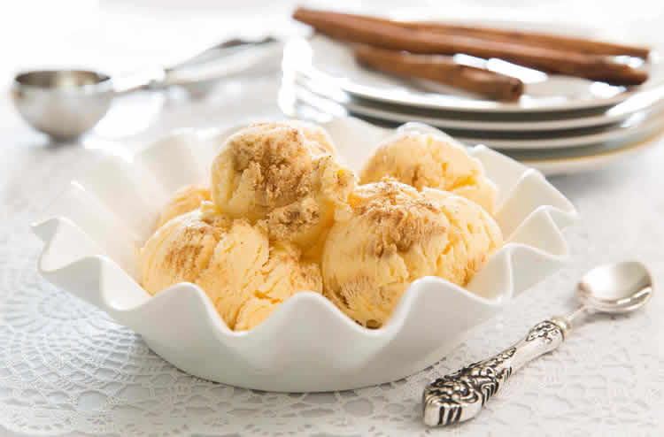 Glace à la vanille et la crème fraîche