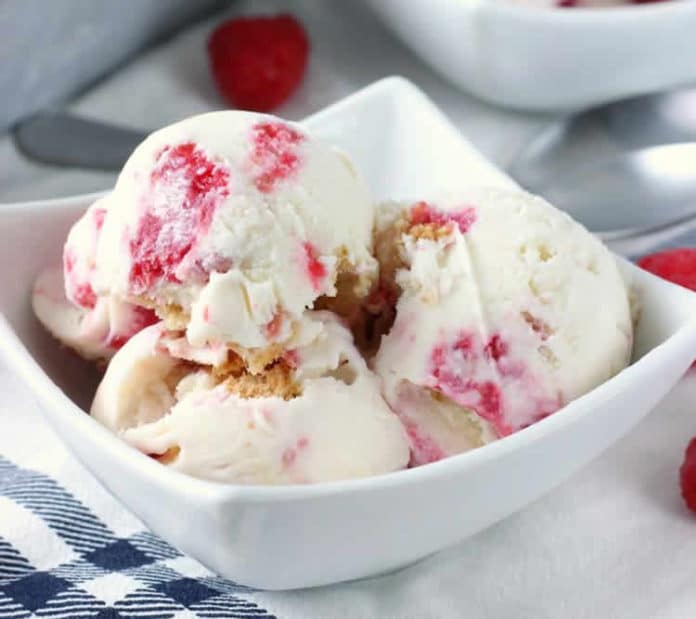 Glace framboises et spéculoos