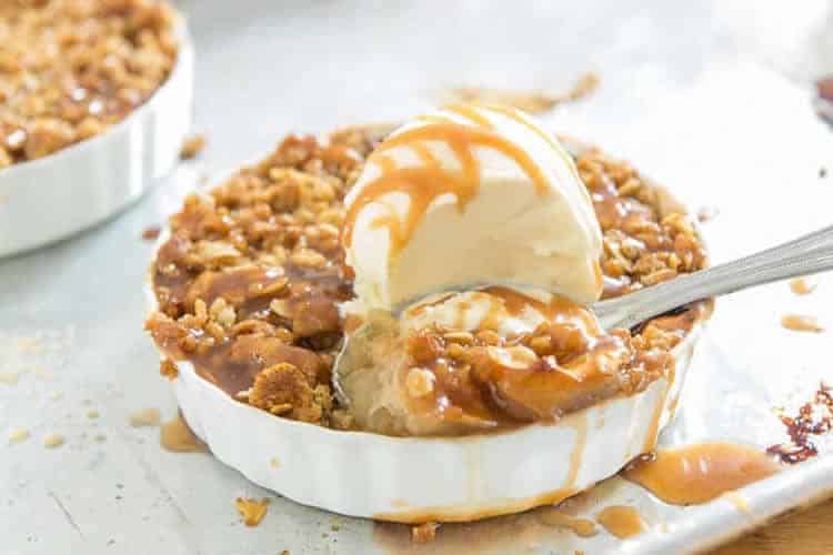 Gâteau pommes au caramel