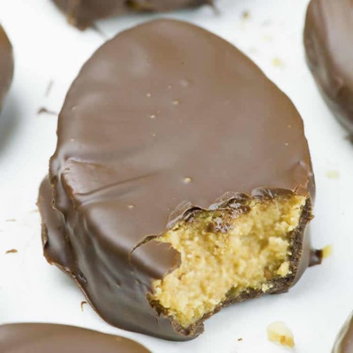 oeufs au beurre d'arachides et chocolat