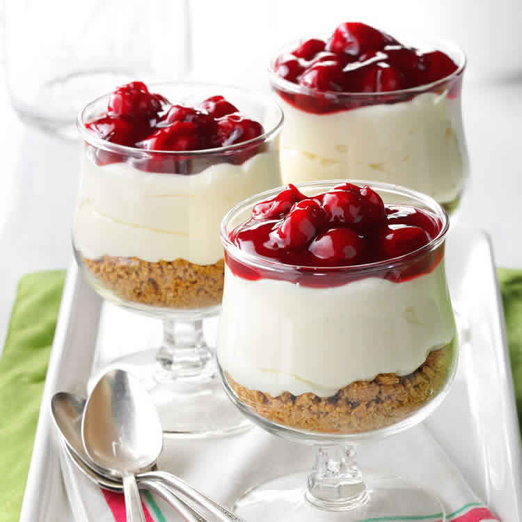 Dessert au fromage à la crème et cerise